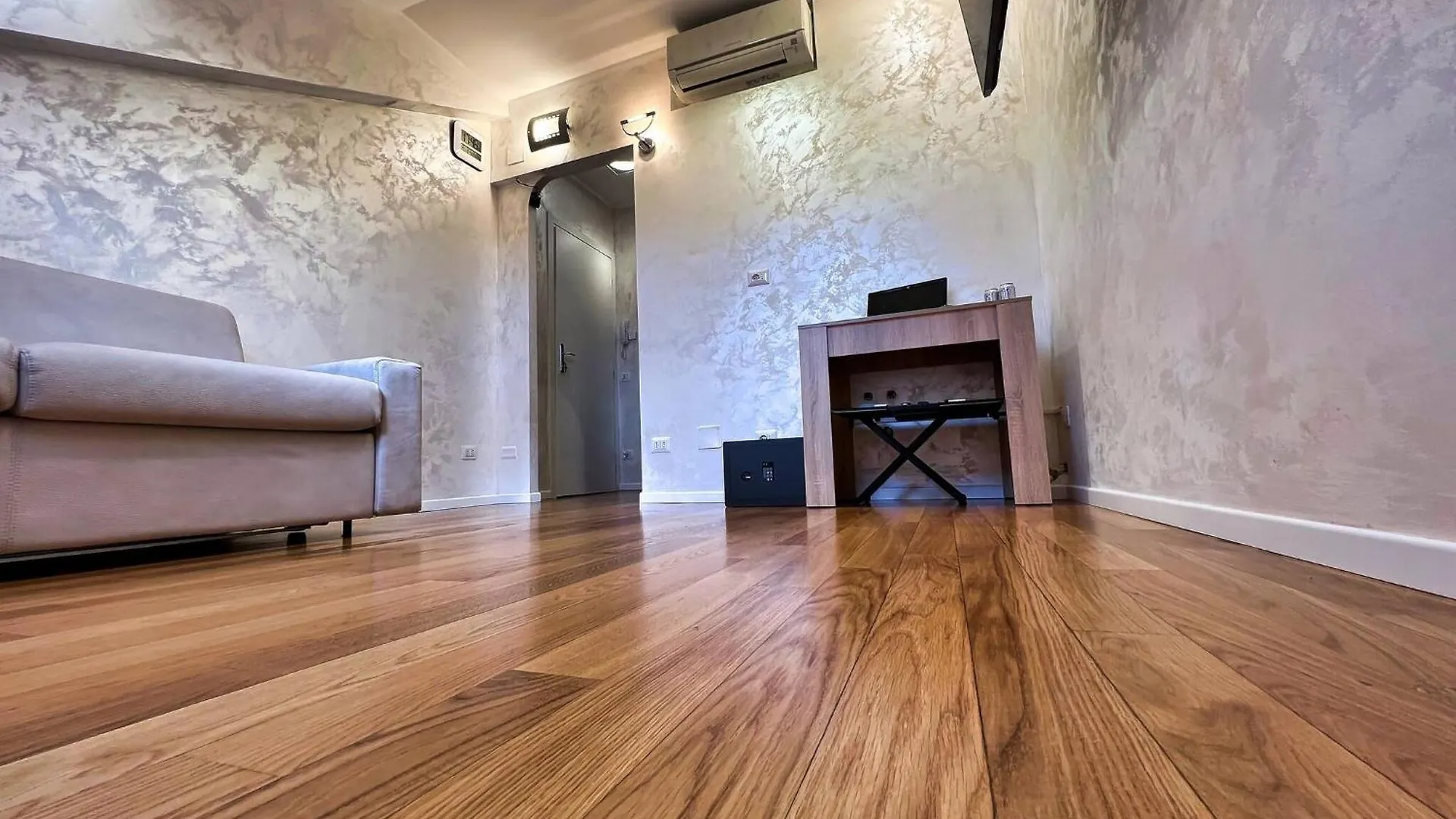 Apartment Chic Green Penthouse - Domotic Comfort In Milans Trendy Nightlife District Italy