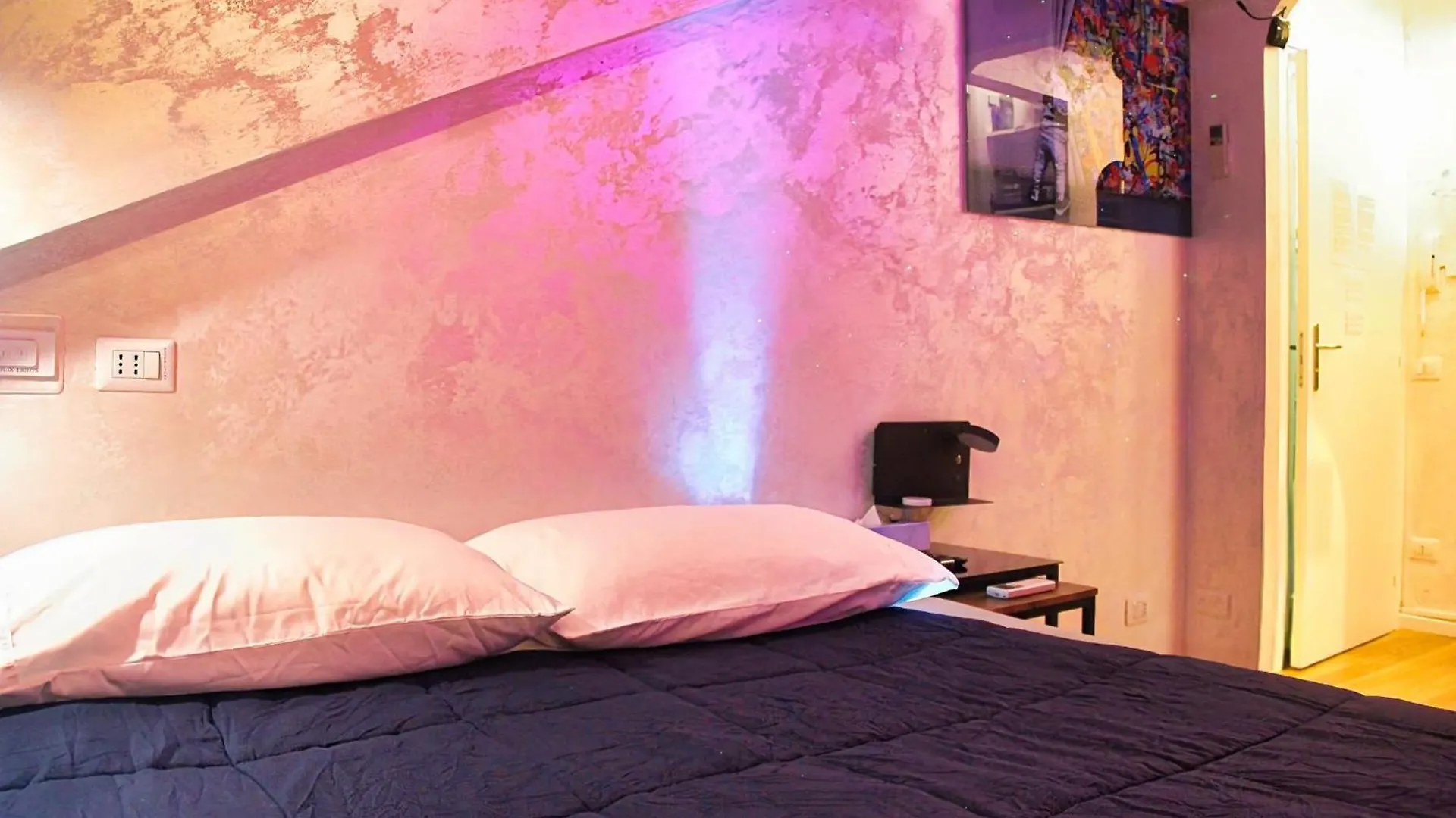 Chic Green Penthouse - Domotic Comfort In Milans Trendy Nightlife District Apartment