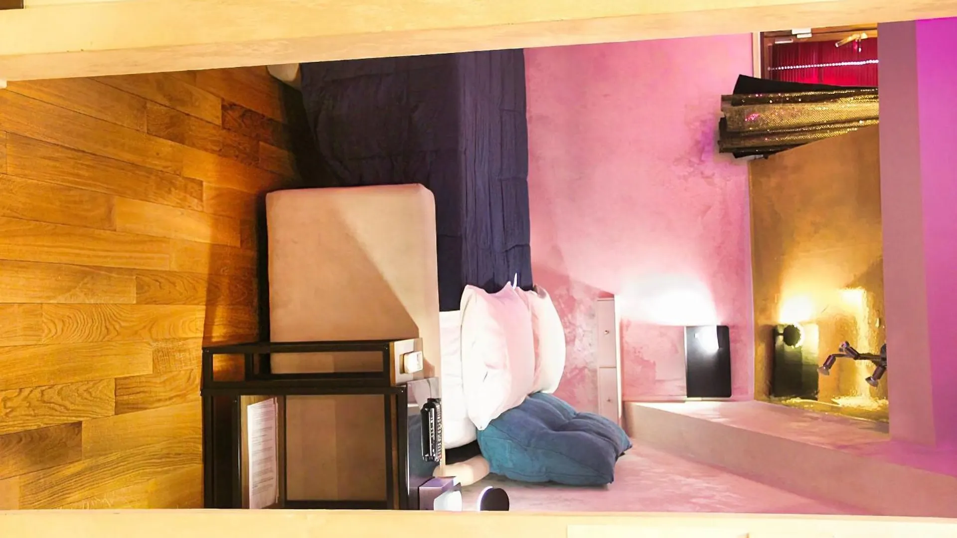 Chic Green Penthouse - Domotic Comfort In Milans Trendy Nightlife District Italy